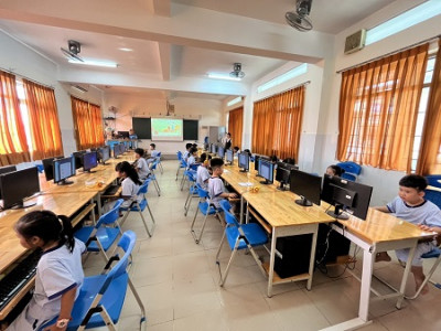 Tiểu học Phú Lợi tổ chức tham quan Khu di tích Địa đạo Củ Chi và  trải nghiệm tại Nông trại Profarm.