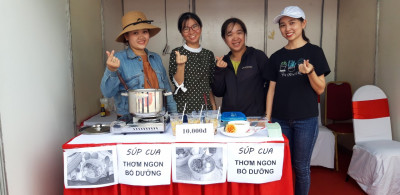 Chi đoàn Tiểu học Phú Lợi tham gia gian hàng ẩm thực tại thành phố mới Bình Dương