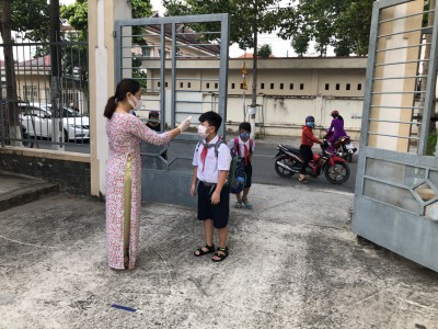 Trường TH Phú Lợi đón học sinh trở lại trường