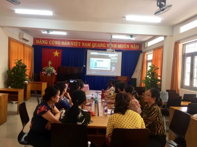 Giáo viên trường TH Phú Lợi học tập huấn thay sách giáo khoa mới