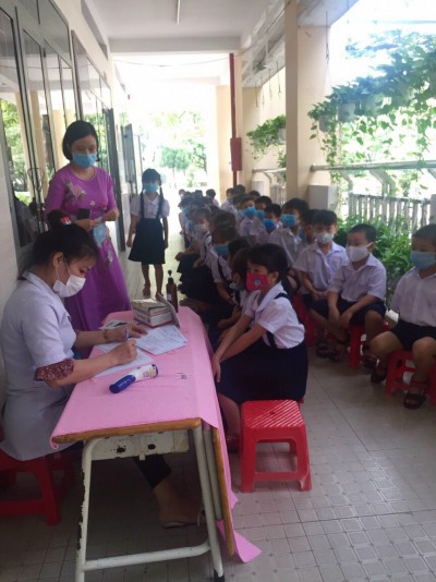 Trường Tiểu học Phú Lợi thực hiện tiêm bổ sung vắc xin uốn ván, bạch hầu