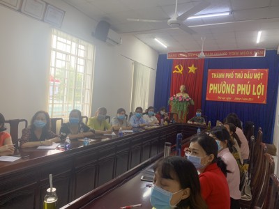 TH Phú Lợi dự hội nghị giới thiệu sách giáo khoa lớp 2 và lớp 6