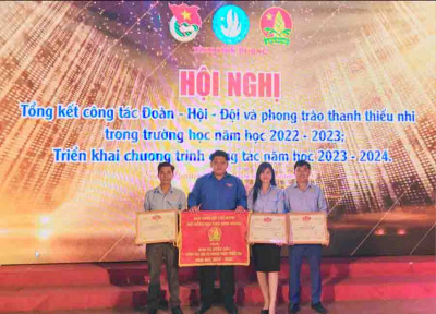 Liên đội TH Phú Lợi nhận bằng khen có thành tích xuất sắc trong công tác Đội và phong trào thanh thiếu nhi