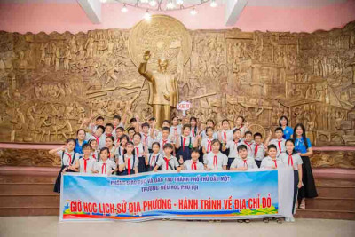trường Tiểu học Phú Lợi tổ chức cho các em học sinh tham gia giờ học lịch sử địa phương - hành trình về địa chỉ đỏ