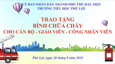 Trường Tiểu học Phú Lợi tổ chức trao tặng bình chữa cháy cho cán bộ - giáo viên - nhân viên.