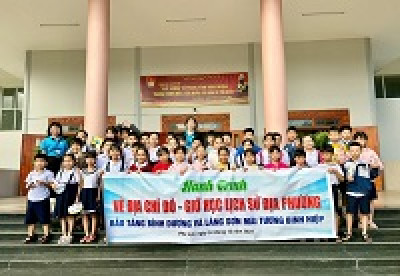 Trường tiểu học Phú Lợi tổ chức giờ học lịch sử địa phương khối 3