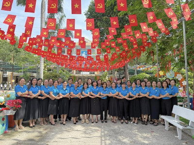 trường Tiểu học Phú Lợi chào mừng ngày giải phóng miền nam 30/4 – khoảnh khắc đầy tự hào.