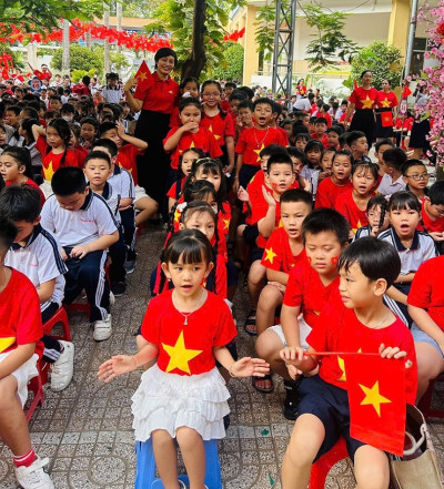 Trường Tiểu học Phú Lợi tổ chức tổng vệ sinh trường lớp trước kỳ nghỉ lễ 30/4 và 01/5