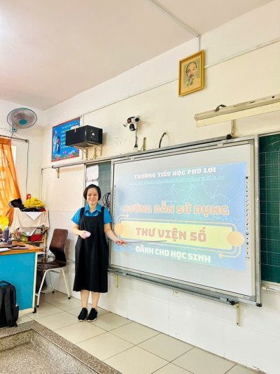 Giáo viên chủ nhiệm lớp 2/5 triển khai việc hướng dẫn sử dụng thư viện số Dlib K12 cho học sinh