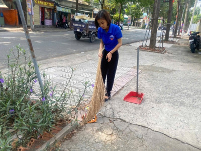 Đoàn viên chi đoàn trường tiểu Học Phú lợi ra quân tổng vệ sinh chào mừng giải phóng miền nam, thống nhất đất nước (30/4) và quốc tế lao động (1/5)